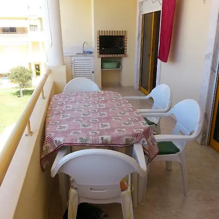 Apartamento T3 C/ Piscina A 100 M Da Praia